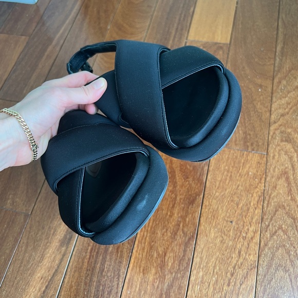 Neoprene 🌊 impossibly cool slides - Picture 4 of 9